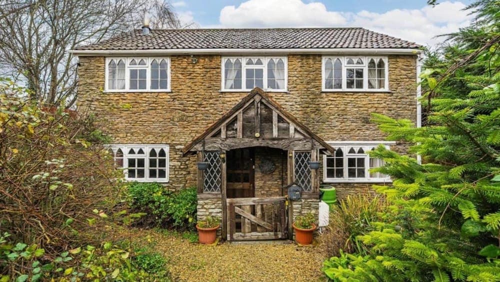 Tranquil Cottage Retreat in Bath