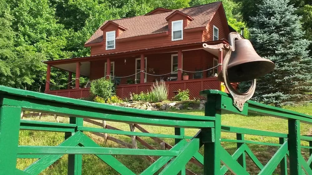 Mountain Harbour B&B and Hiker Hostel