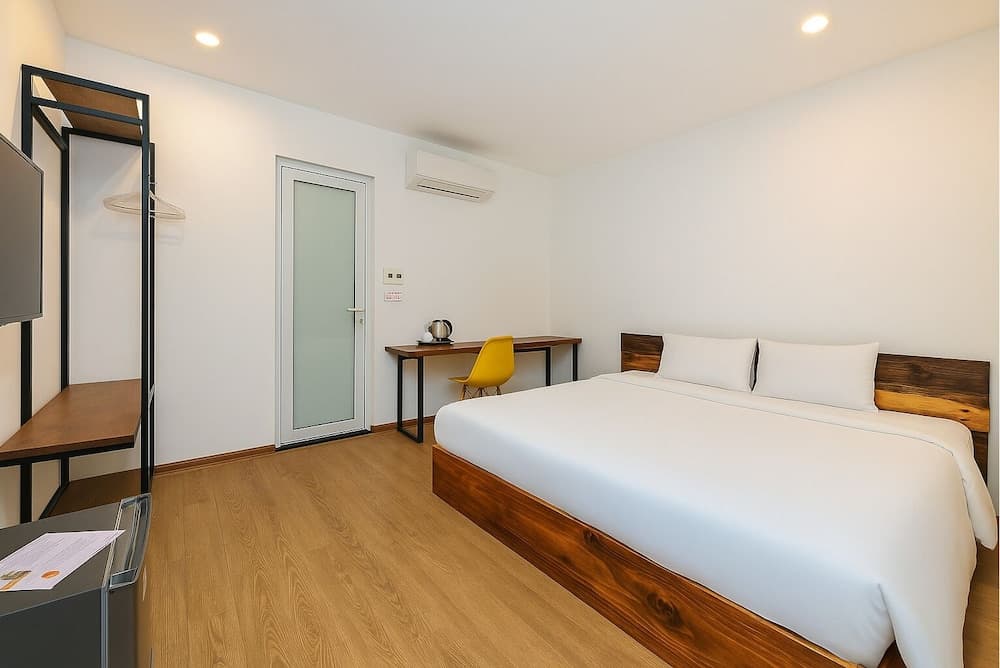 Lakeside House - Hanoi