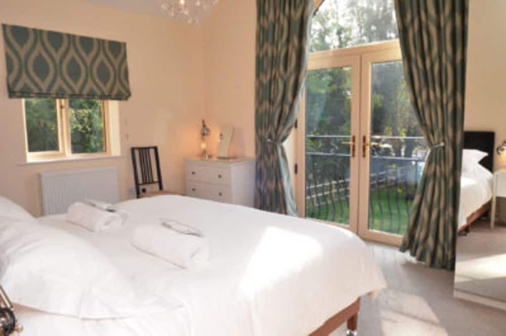 Cotswolds Valleys Accommodation-Stony Hs