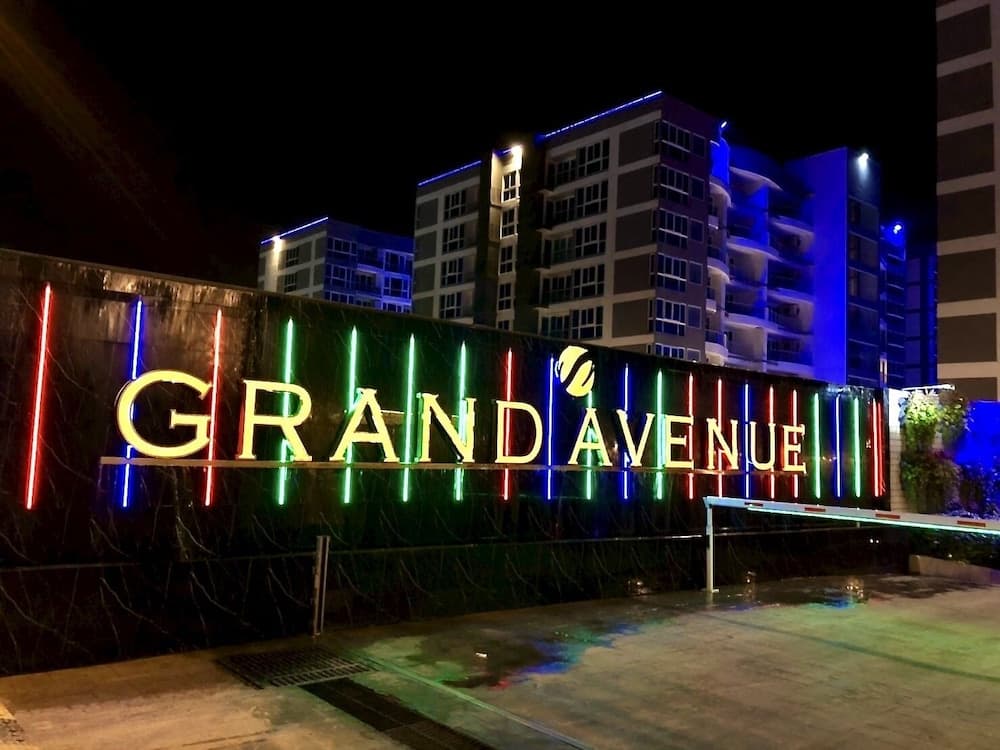 Luxury Apartments in Grand Avenue