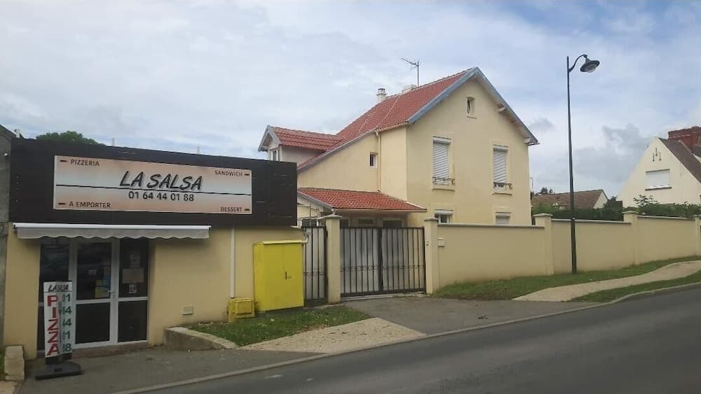 Guesthouse near Charles De Gaulle Airport