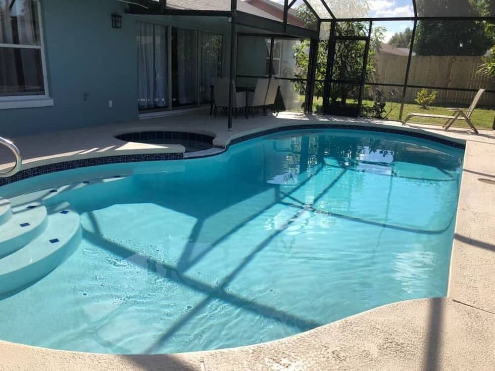 Parsley · New! Luxury, Near Disney & Universal. Sleep 9