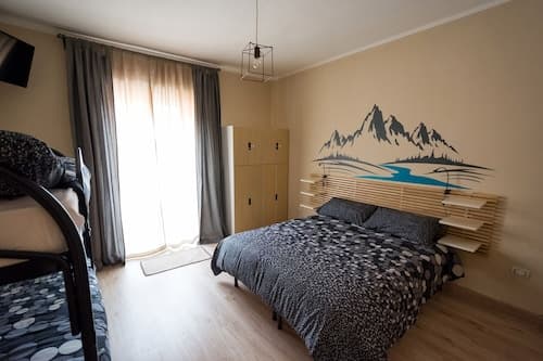 Snowake House