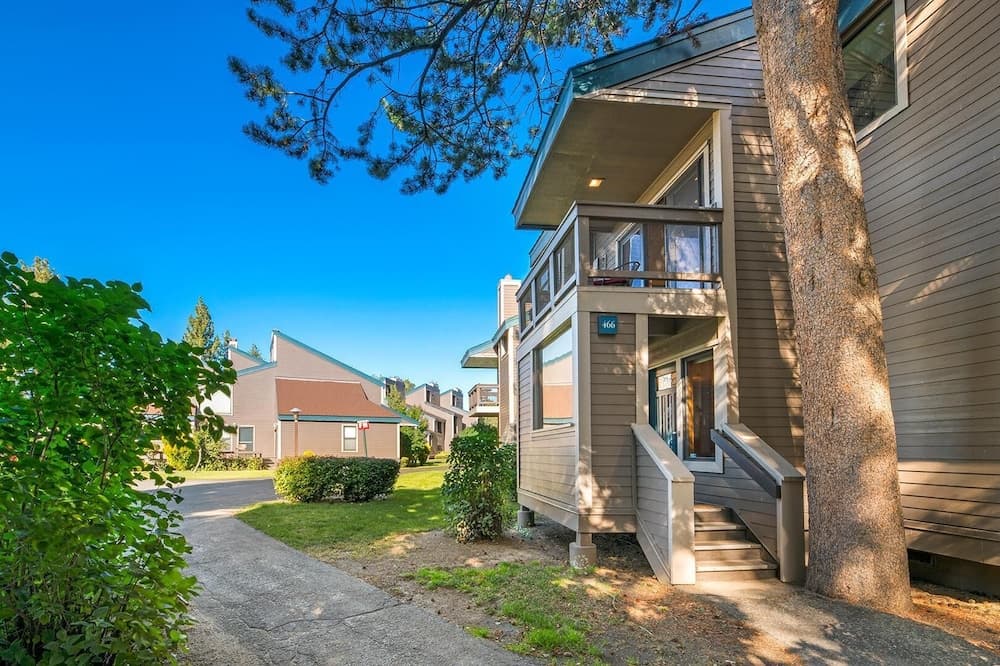 Mv32: Lakeland Village Luxury Condo With Great Amenities