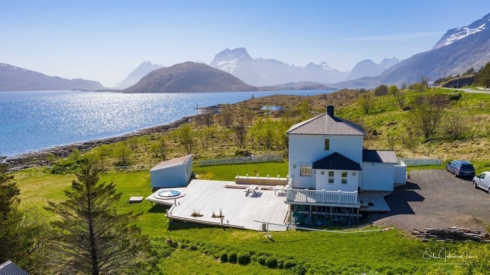 Private Cozy House by the Fjord