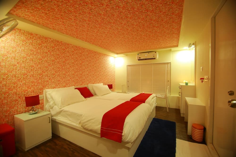 Premium Luxury Houseboat