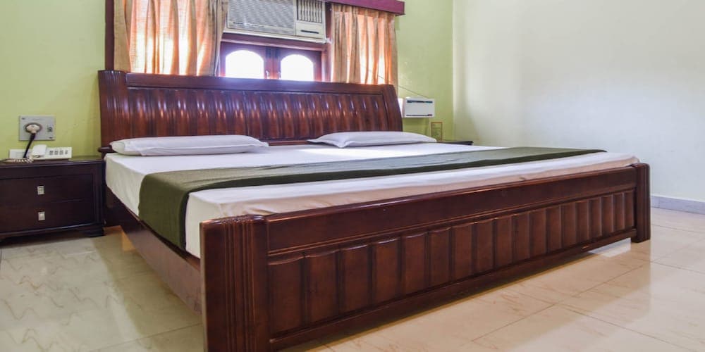 Lloyds Guest House , Krishna street , T. Nagar