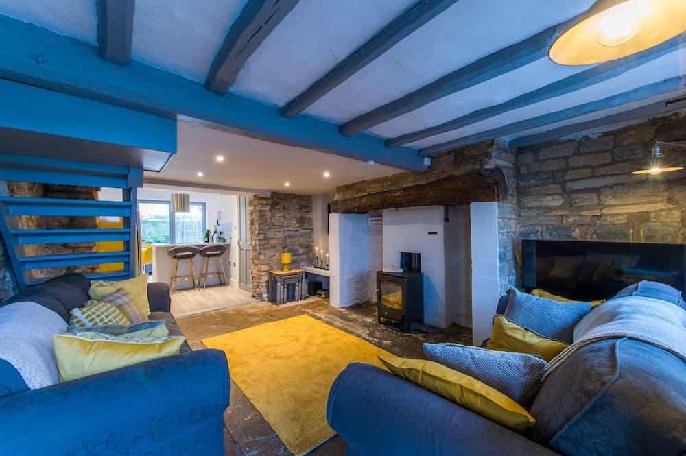 Cosy 2 Bedroom Cottage With Log-burner & Parking