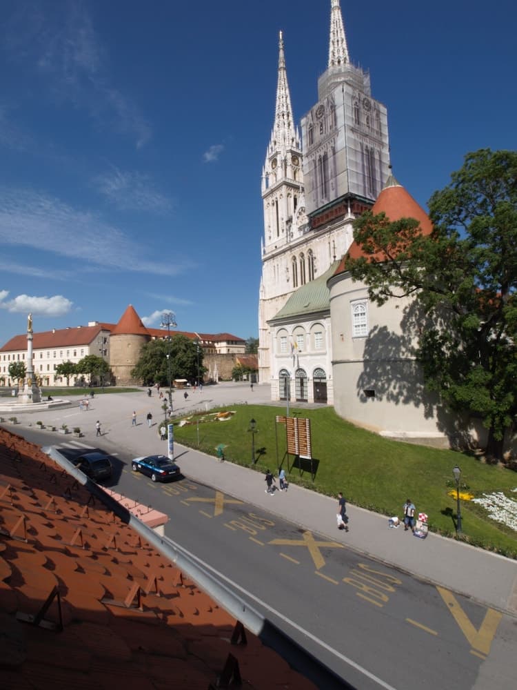 Konaklama yerinden şehir manzarası