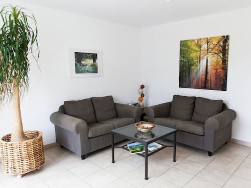 Forest-edge Family Retreat