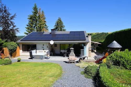 Luxurious Holiday Home with Hot Tub & Sauna in Houffalize