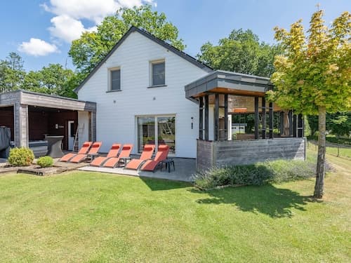 Beautiful, Luxury Home with Sauna, Hot Tub, Private Bathrooms