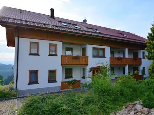 Cushy Apartment with Hot Tub, Sauna, Solarium, BBQ, Balcony