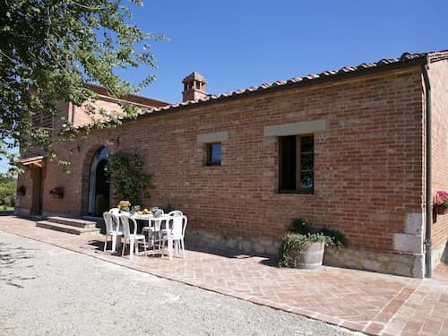 Tuscan Hilltop Farm Stay