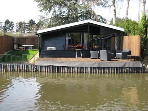 Modern Waterfront Chalet