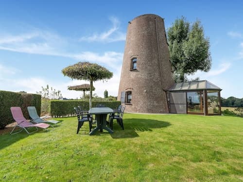 Charming Oombergen Mill Retreat