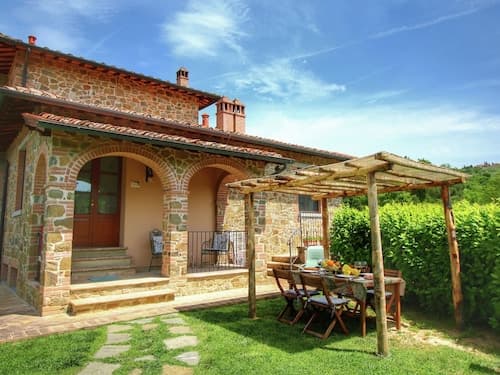 Tuscan Retreat With Pool