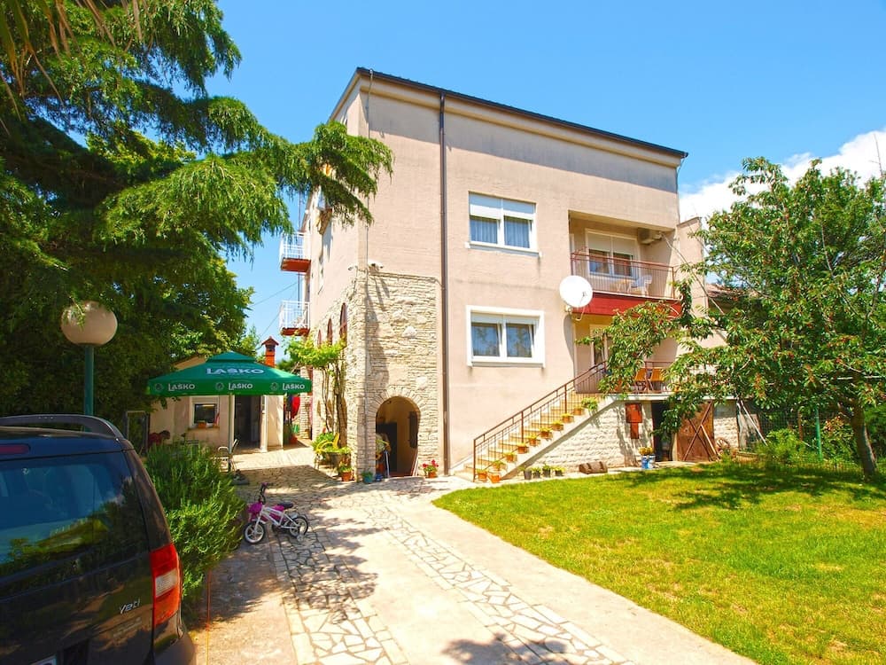 Apartment 1804