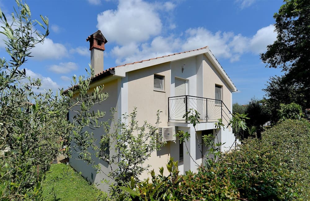 Apartment 1860