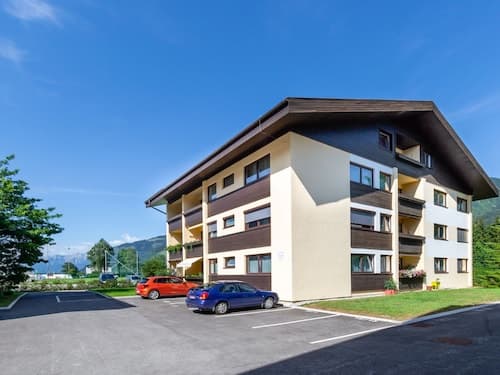 Child Friendly Apartment in Zell am See near Lake