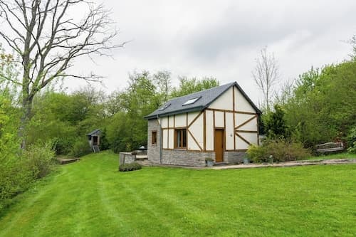 Perfect Spot on Edge of Large Woods with Hot Tub
