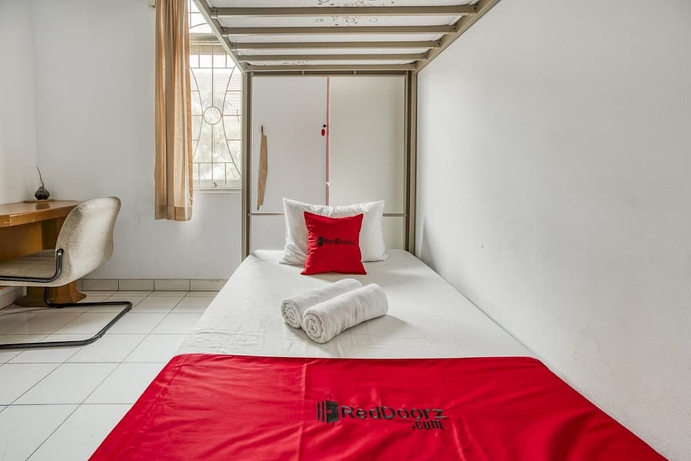 Formerly Reddoorz Hostel @ Feliz Noche Cengkareng