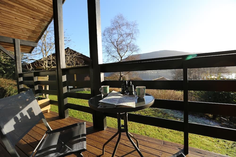 Cosy Modern Nordic Lodge w/ Loch View & Log Burner