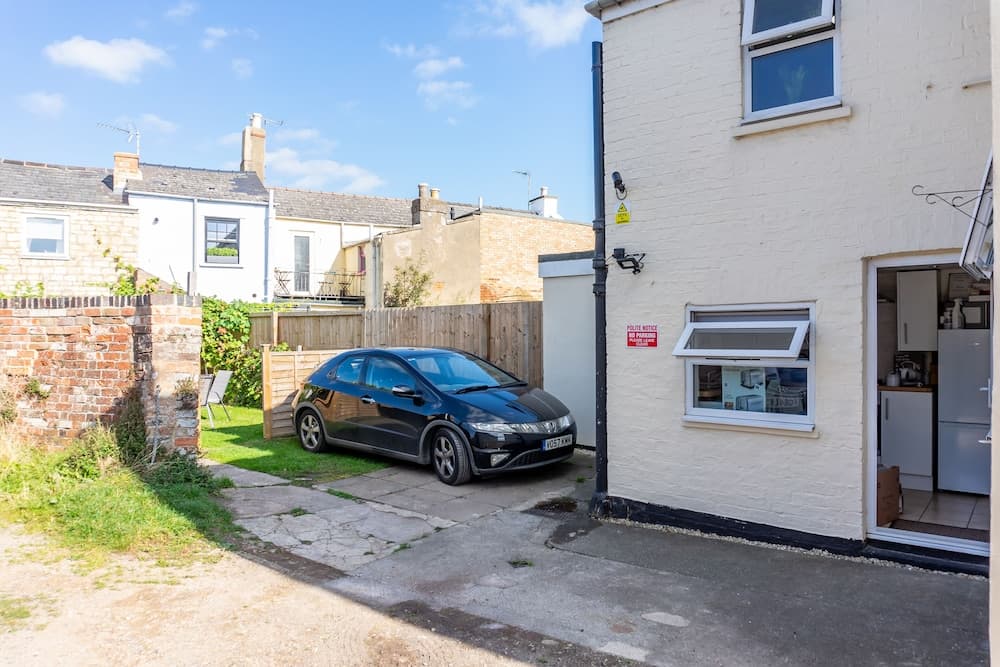 Comfy, 2 Bed House, Sleeps 6 with Garden and Free Parking in Cheltenham