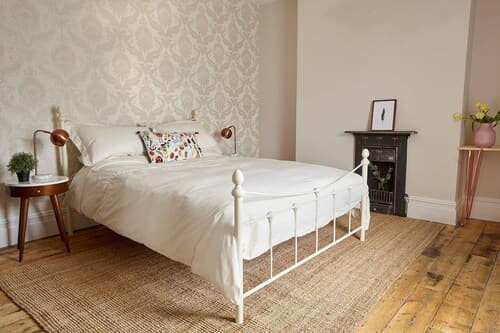 Chic Top Floor Apartment in the Heart of Westbourne Arcade