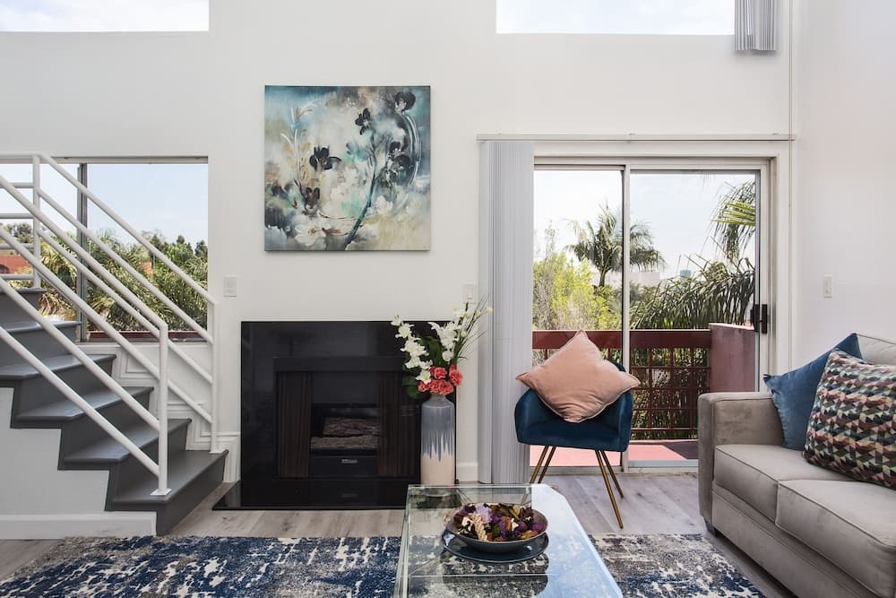 Extravagant Hollywood Cosmo Suites