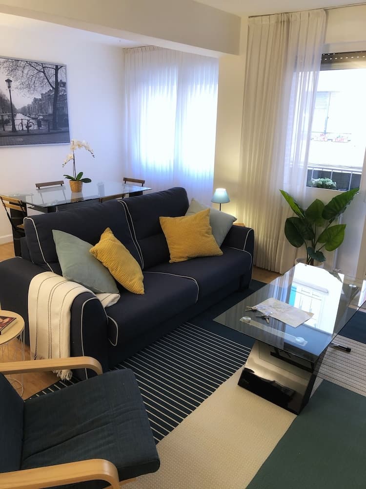 Funcional y Elegante en el centro junto guggenheim by Urban Hosts