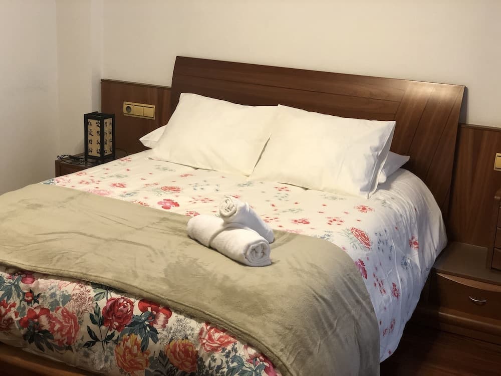 Origen Santuchu junto a Casco viejo by Urban Hosts