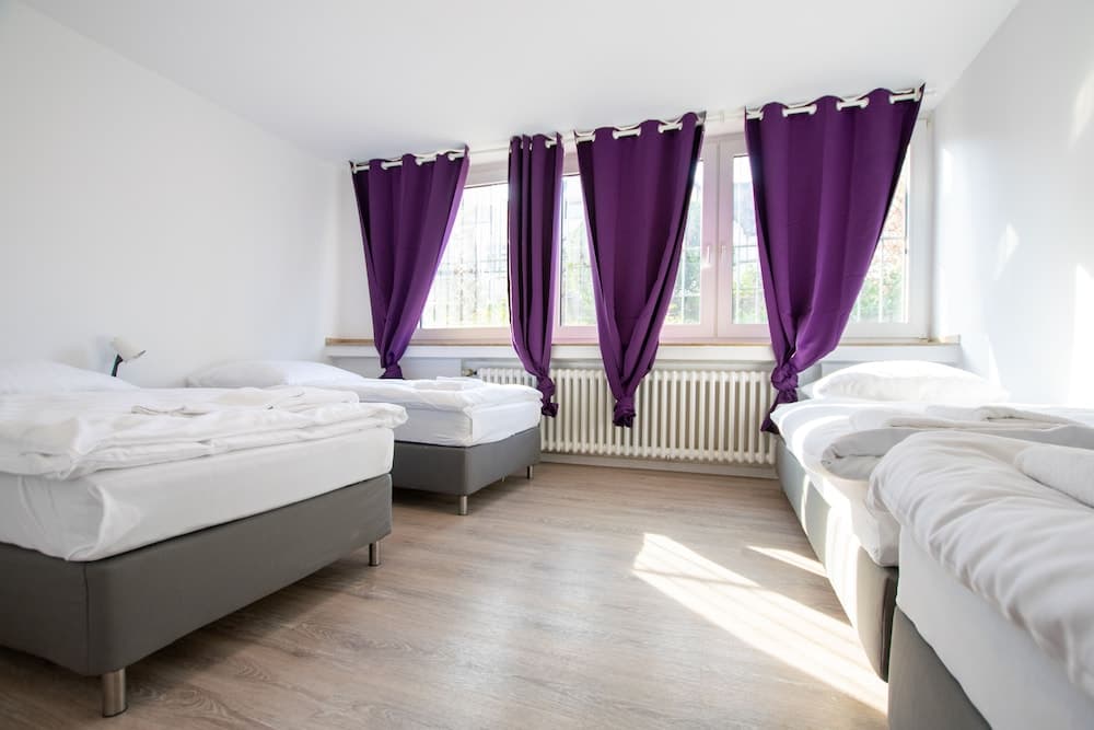 Tolstov-Hotels Convenient 4 Room Apartment