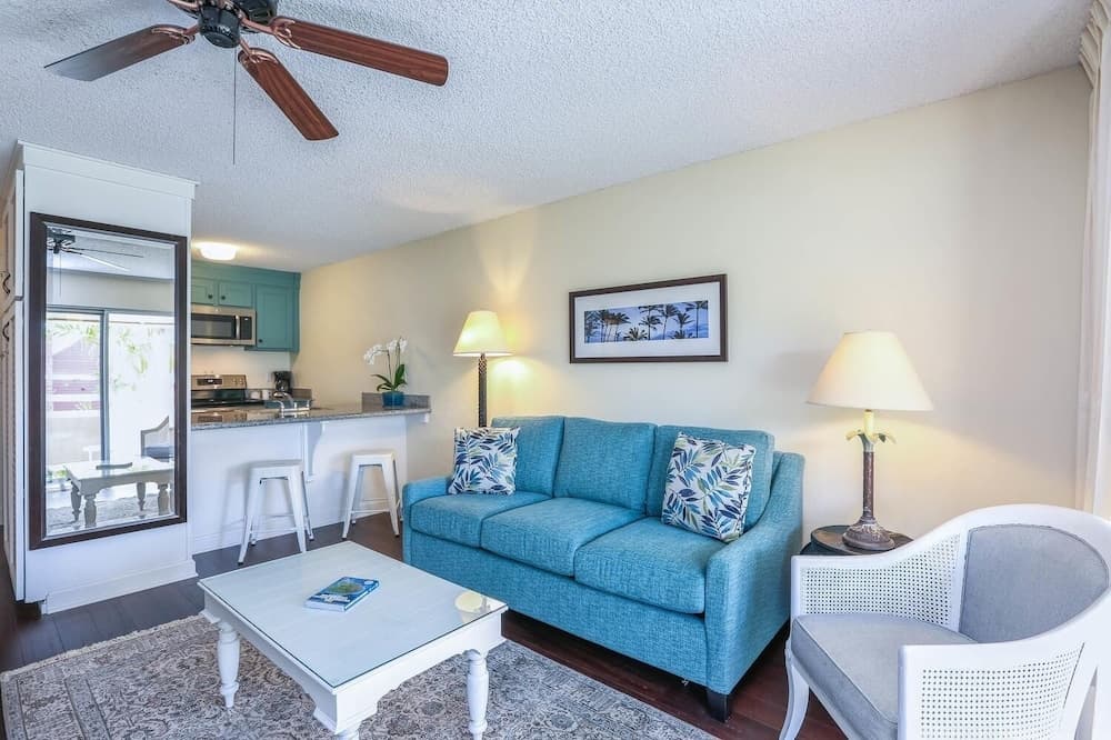 Beautifully Upgraded, Full Kitchen, Comfy King Bed, Ac 1 Bedroom Condo by RedAwning