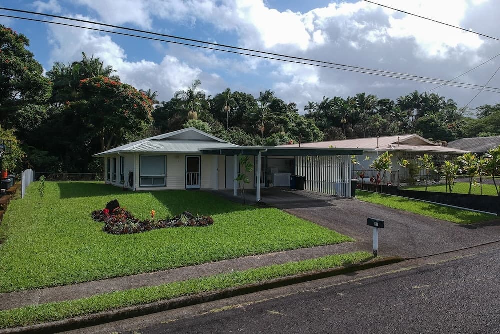 Hilo Hale Kaumana 3 Bedroom Home by RedAwning