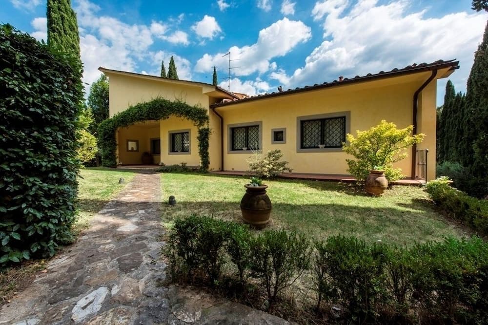 Deluxe Charming Florentine VILLA in the City. PLUS