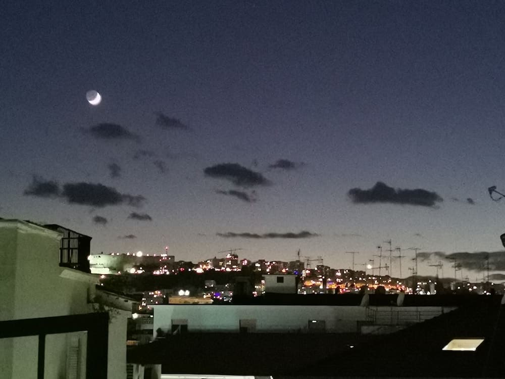 Konaklama yerinden şehir manzarası