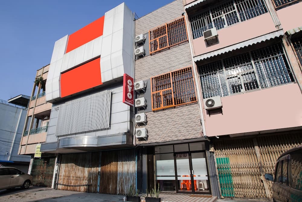 OYO 2720 Sutomo Inn