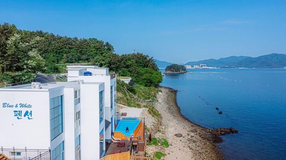 Blue and white pension