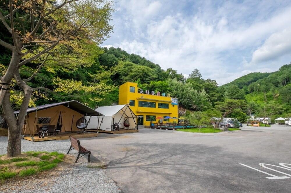 Four Seasons leisure town - Glamping