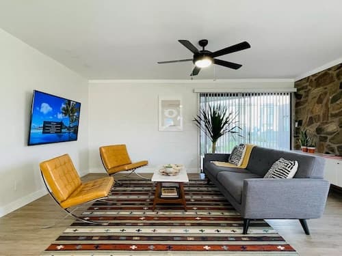 Walkable OTS Mid Century Condo-Pool