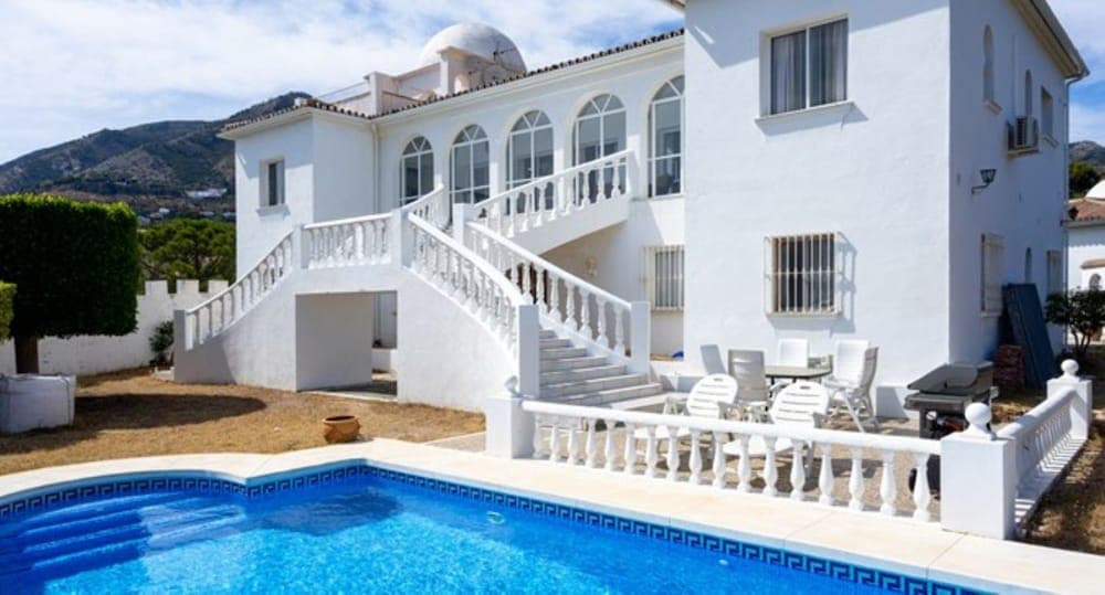 Villa - 4 Bedrooms with Pool, WiFi and Sea views - 107886