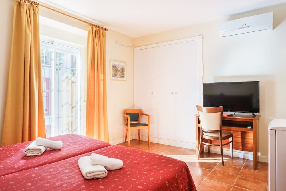 Hotel Carlos V by Viverestays