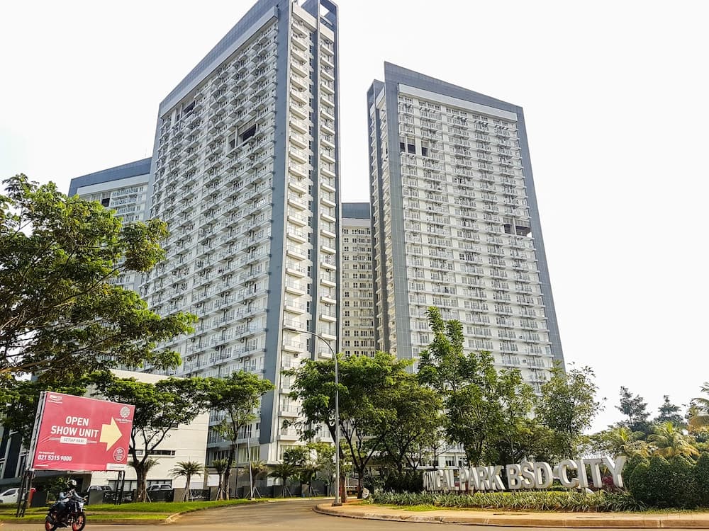 Warm Design Studio Apartment at Casa De Parco