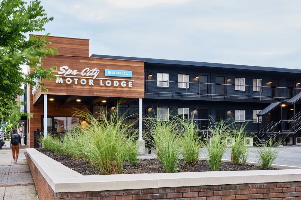 Bluebird Spa City Motor Lodge
