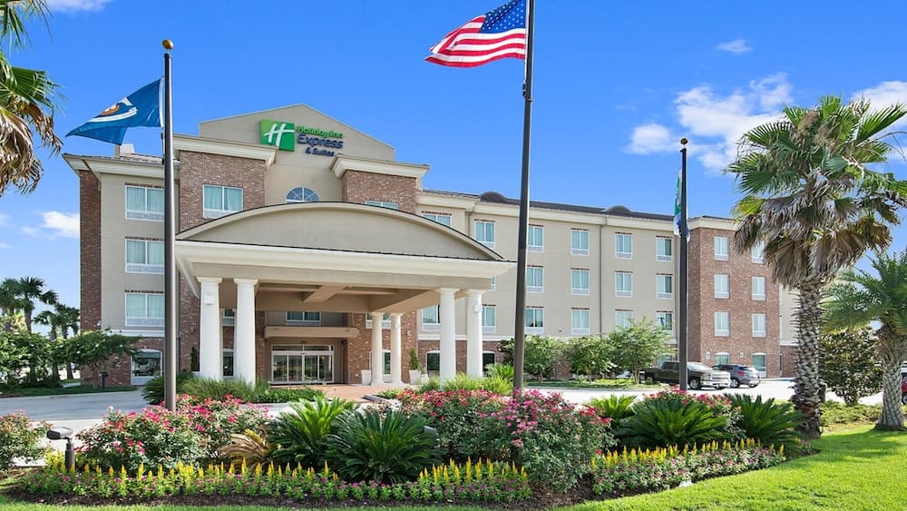 Holiday Inn Express & Suites Gonzales by IHG