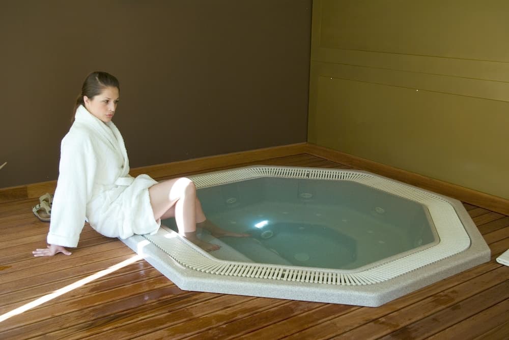 Kapalı spa küveti