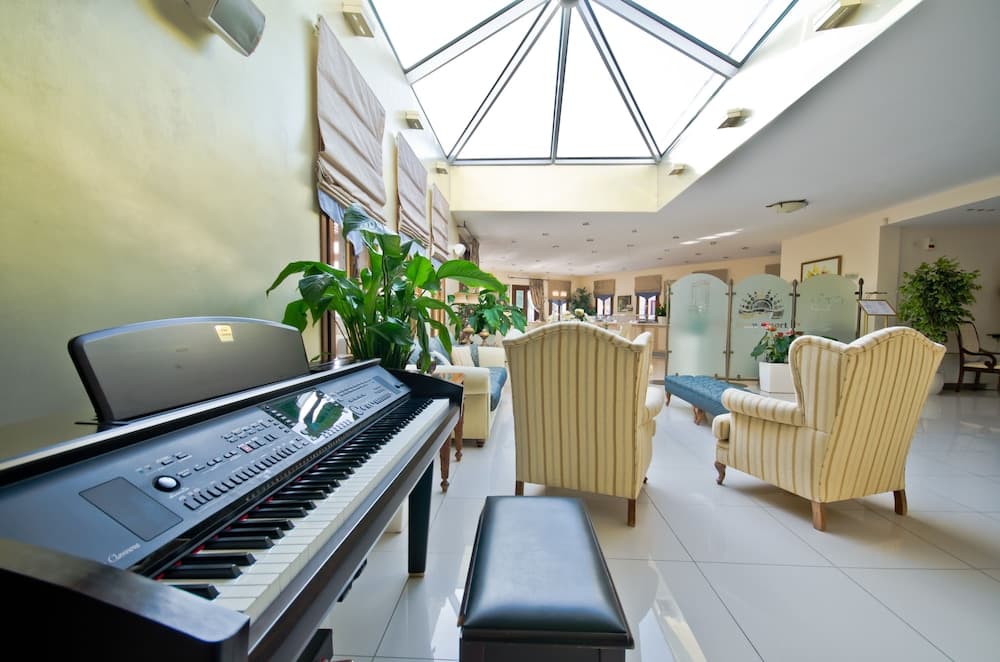 Lobi dinlenme salonu