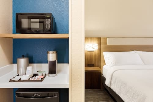 Holiday Inn Express & Suites Terre Haute by IHG